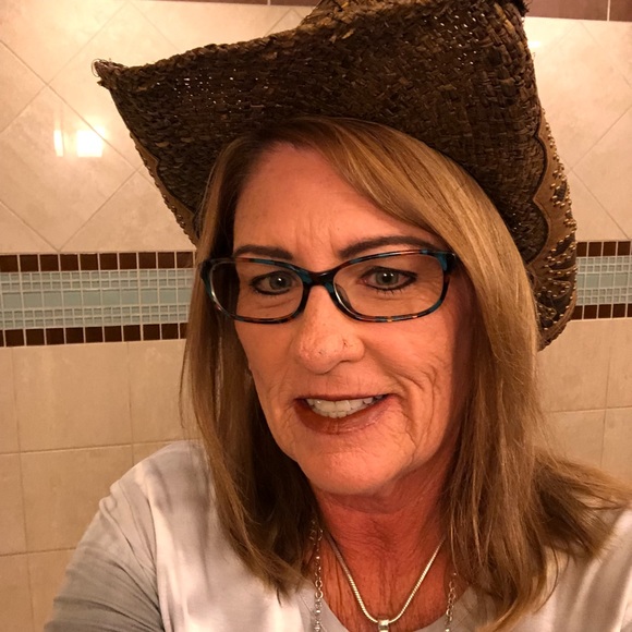 Meet your Posher, Terri - Picture 1 of 1